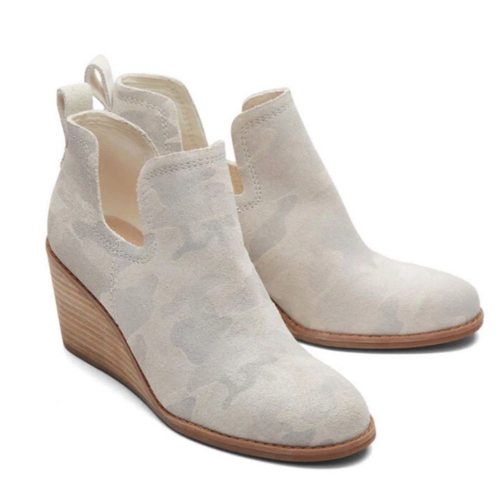 TOMS Kallie Egret Camo Printed Suede Wedge Ankle Boots 12